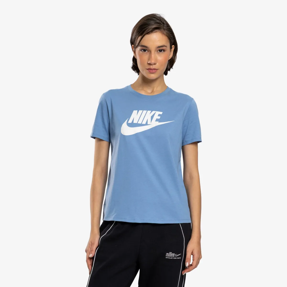 Nike Sportswear Essentials