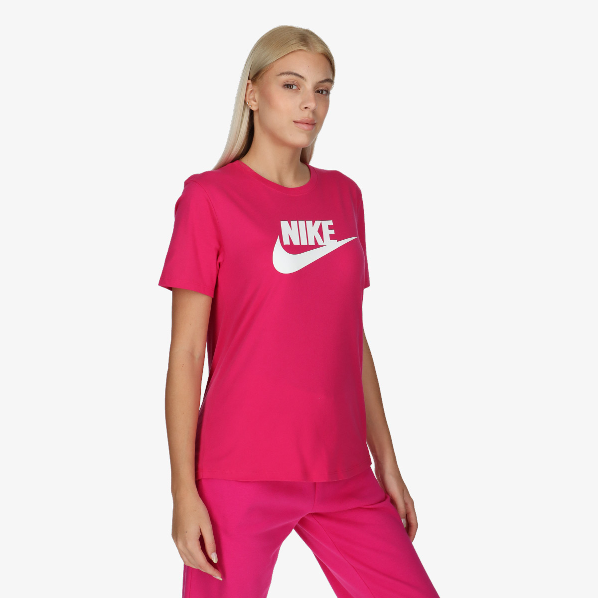 NIKE Sportswear Club Essentials 