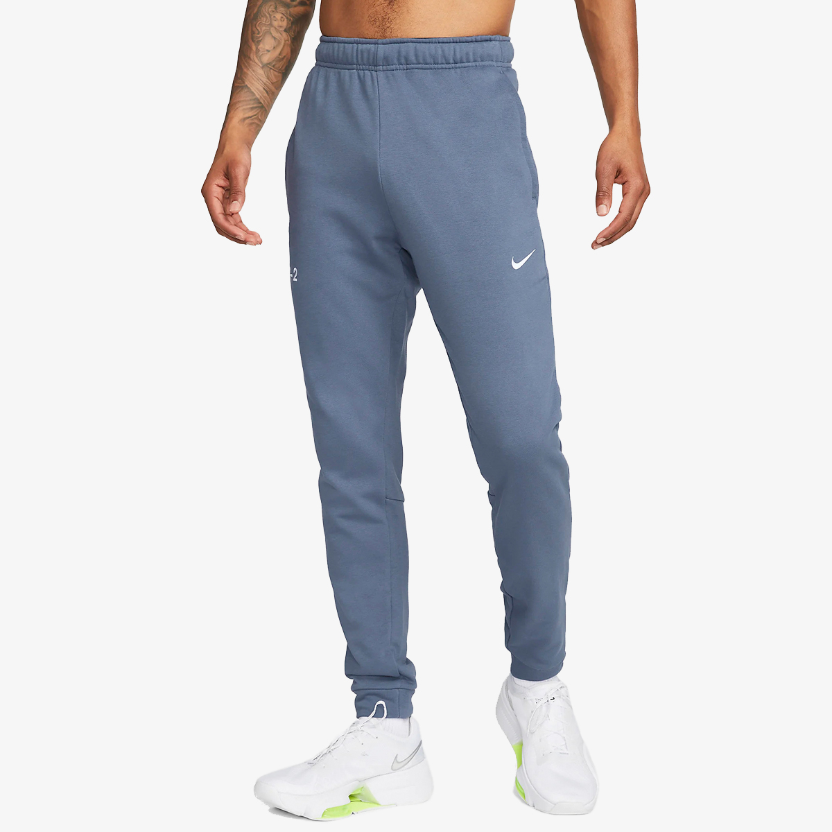 NIKE Studio 72 