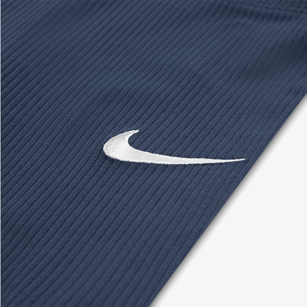 Nike Swoosh On Pointe 