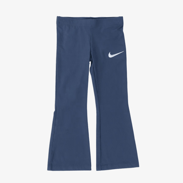 Nike Swoosh On Pointe 