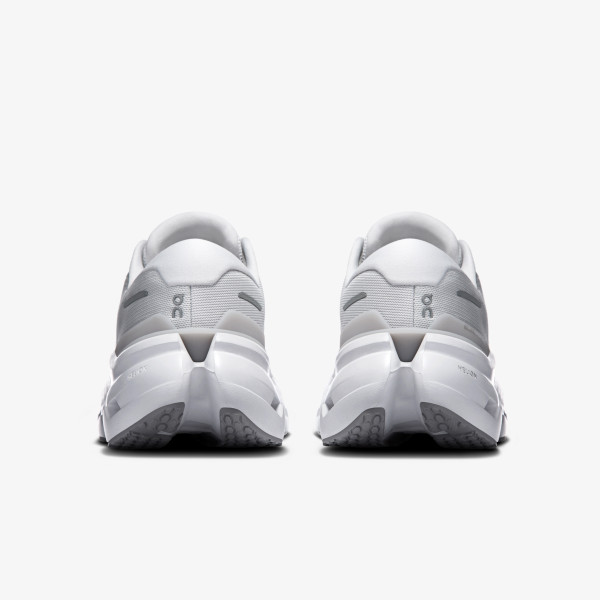 On Cloudrunner 3 