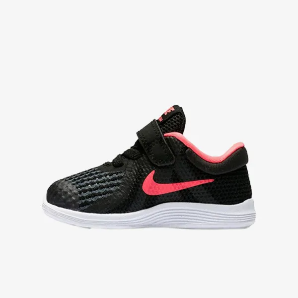Nike Revolution 4 