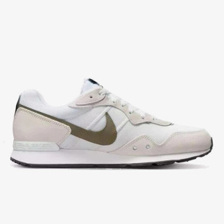 NIKE Venture Runner 