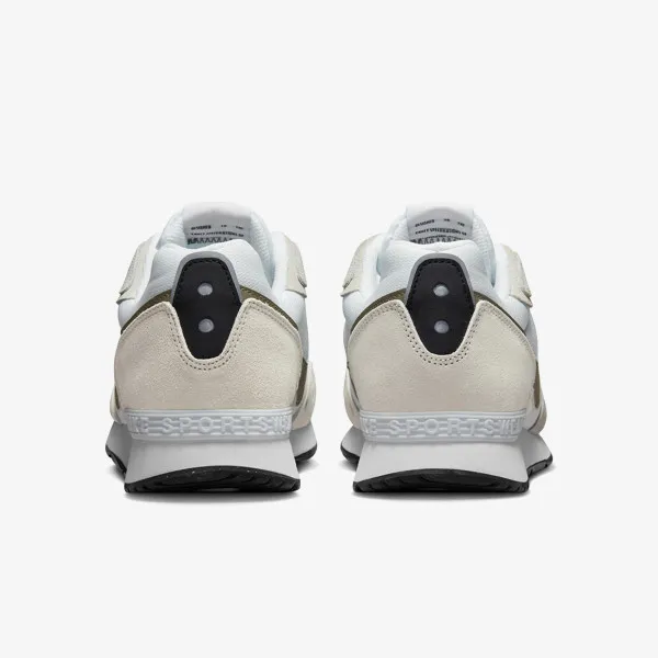 NIKE Venture Runner 
