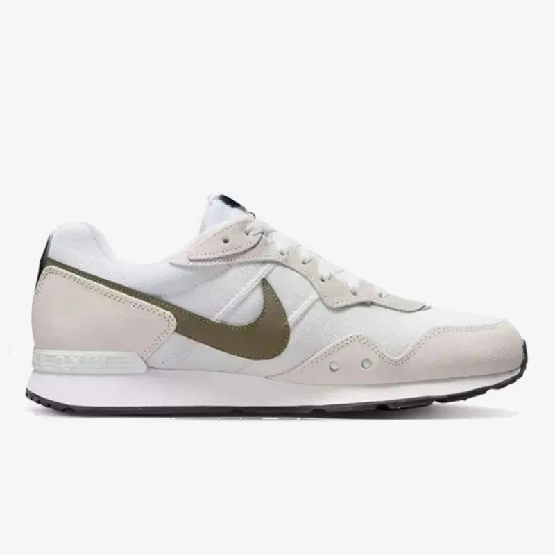 NIKE Venture Runner 