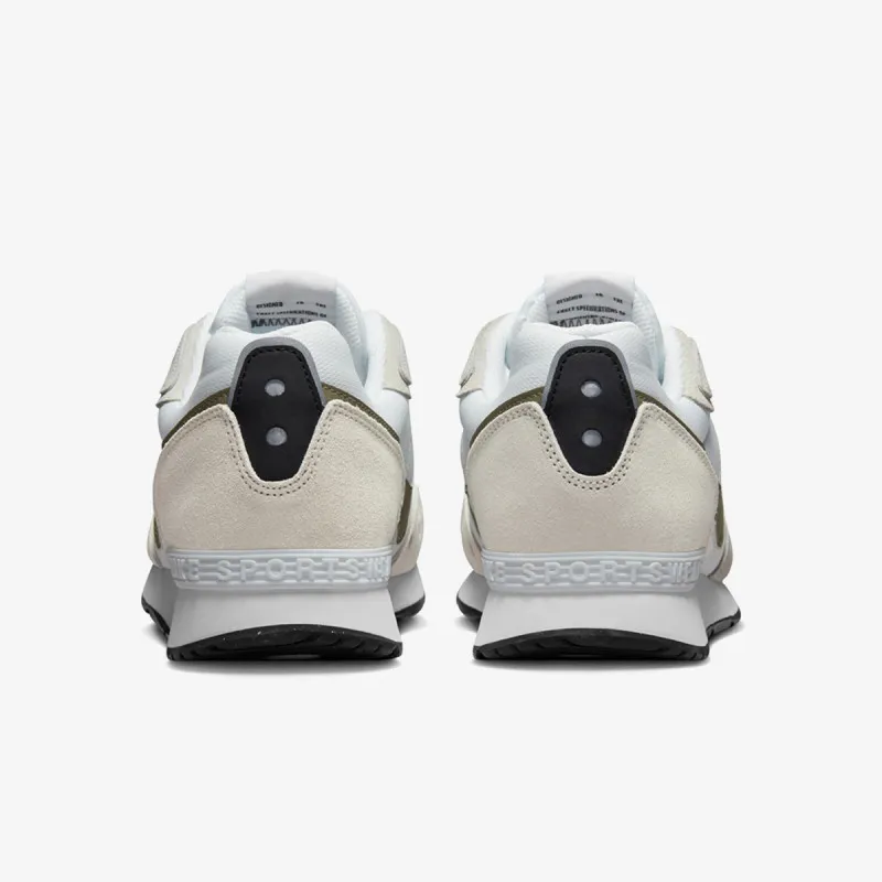 NIKE Venture Runner 