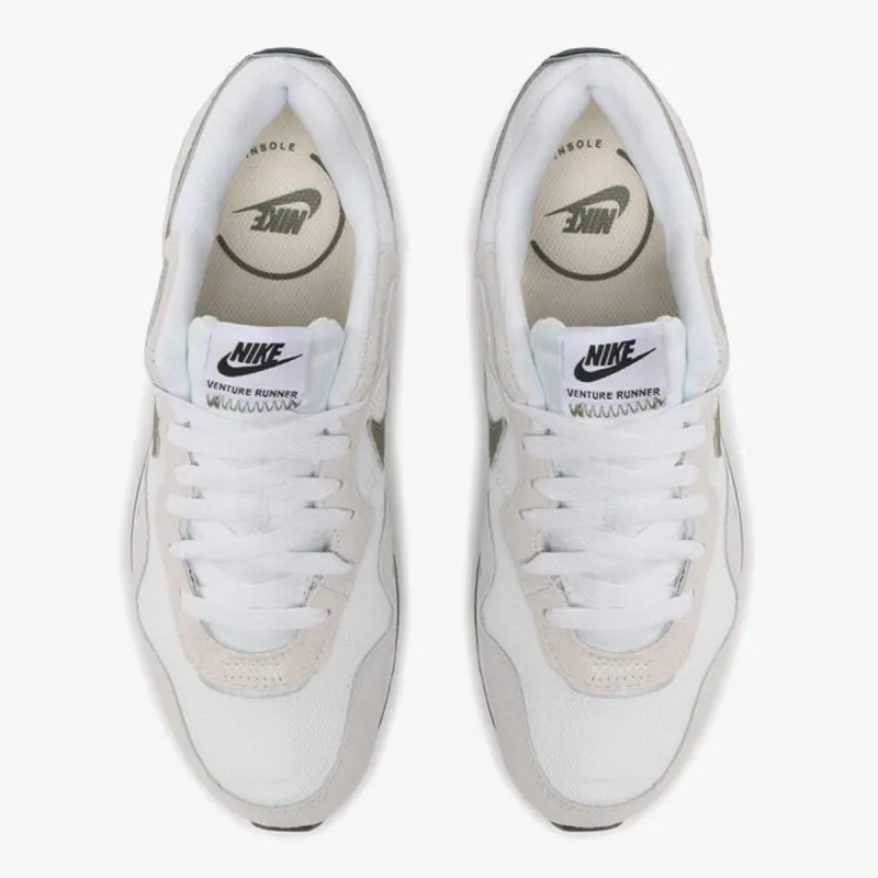 NIKE Venture Runner 
