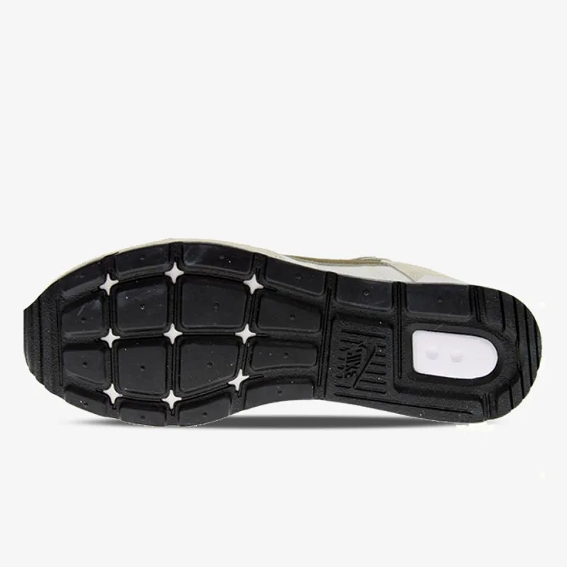 NIKE Venture Runner 