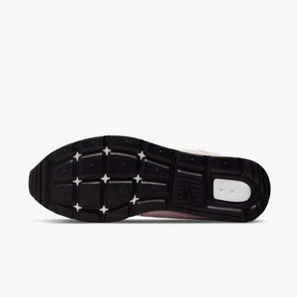 NIKE Venture Runner 