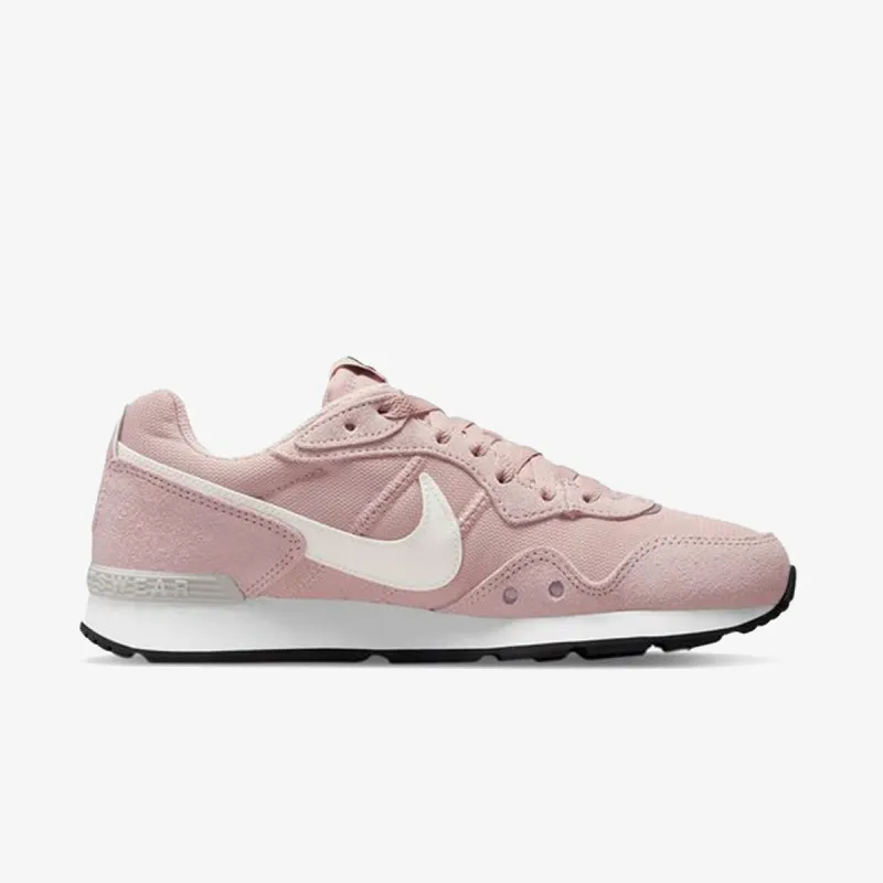 NIKE Venture Runner 