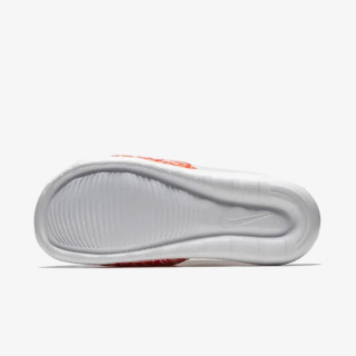 NIKE Victori One 