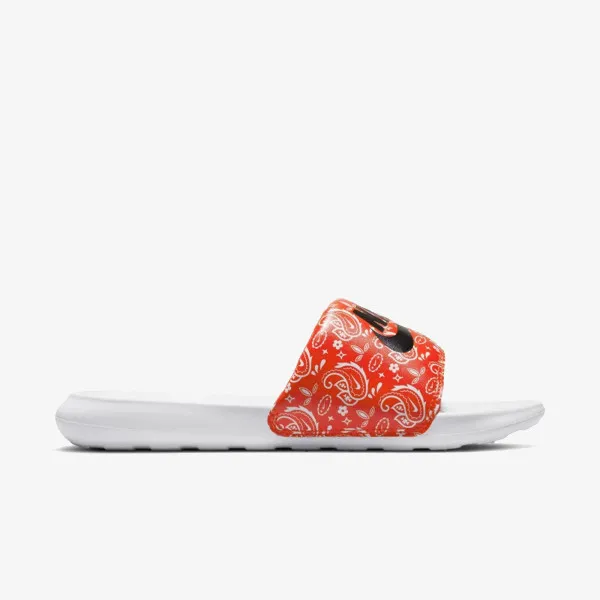 NIKE Victori One 