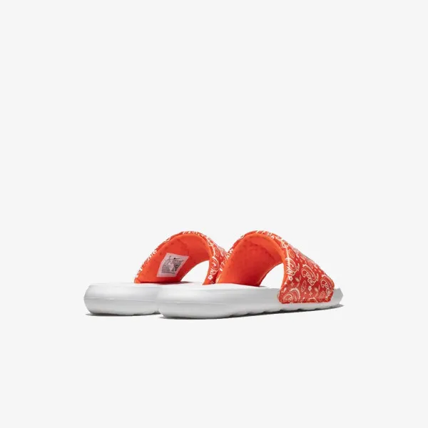 NIKE Victori One 