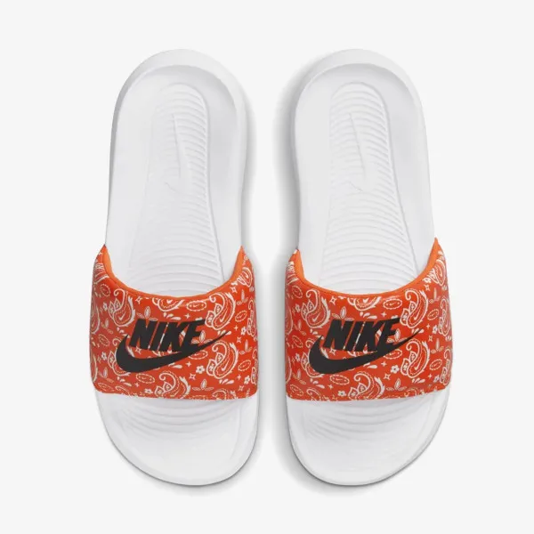 NIKE Victori One 