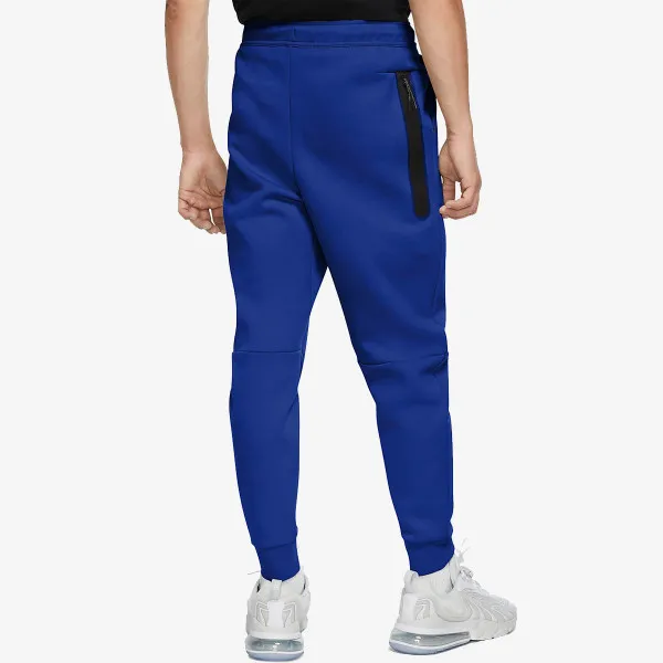 NIKE Sportswear Tech 