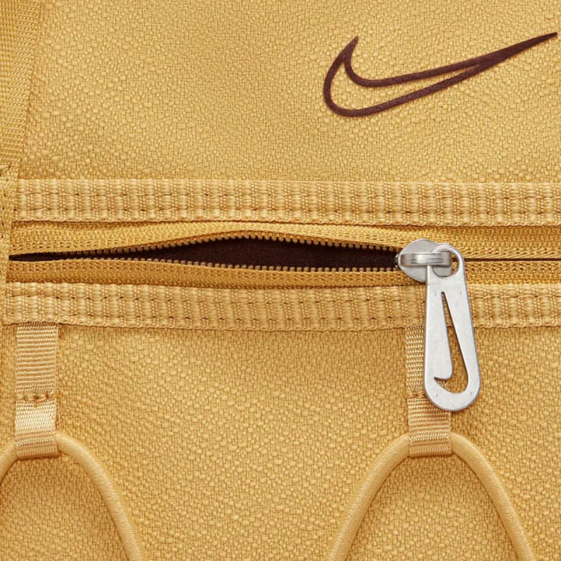 NIKE One 
