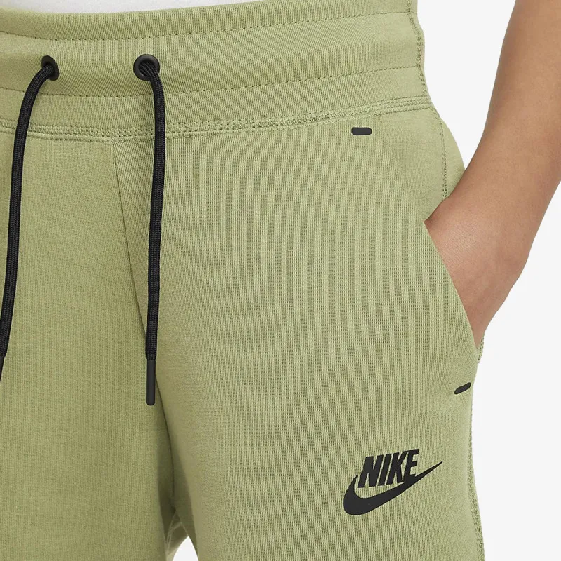 NIKE Sportswear Tech 