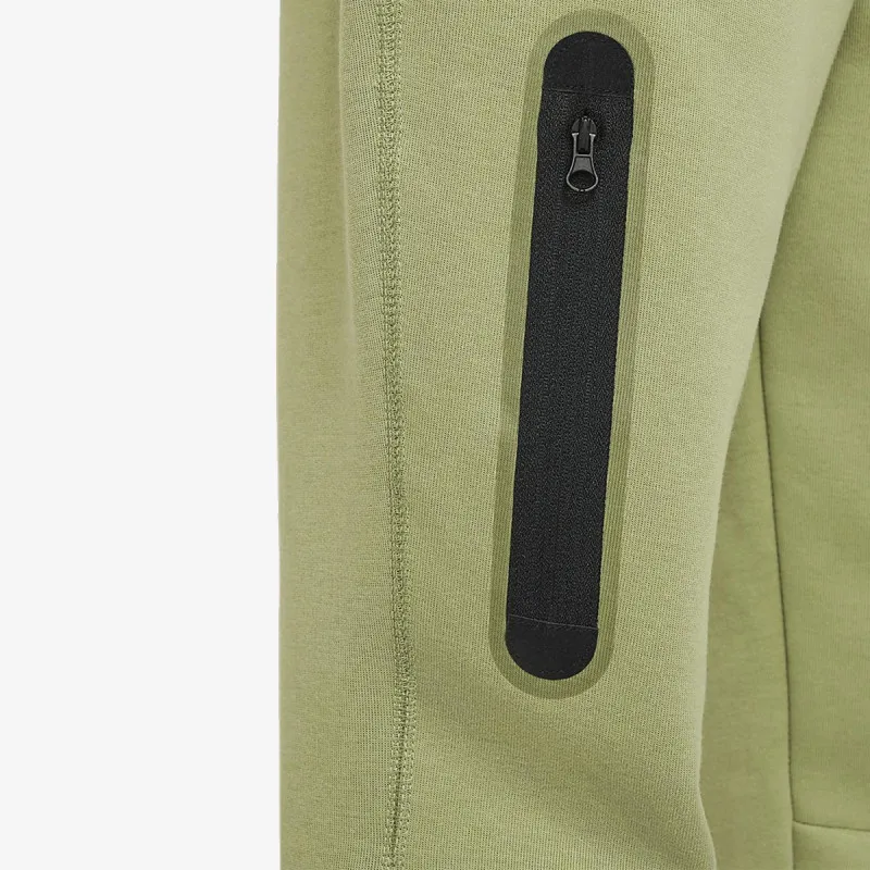 NIKE Sportswear Tech 