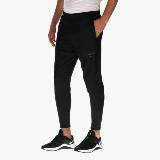 Nike Essential Run Division Hybrid 