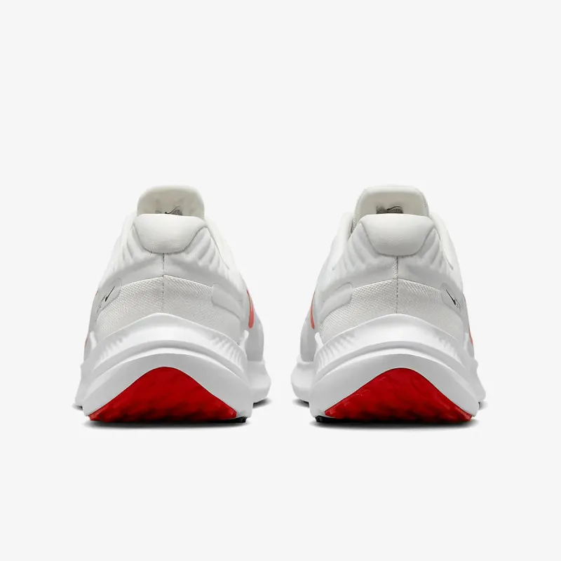 NIKE Quest 5 