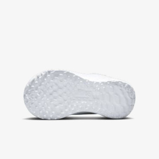 NIKE Revolution 6 