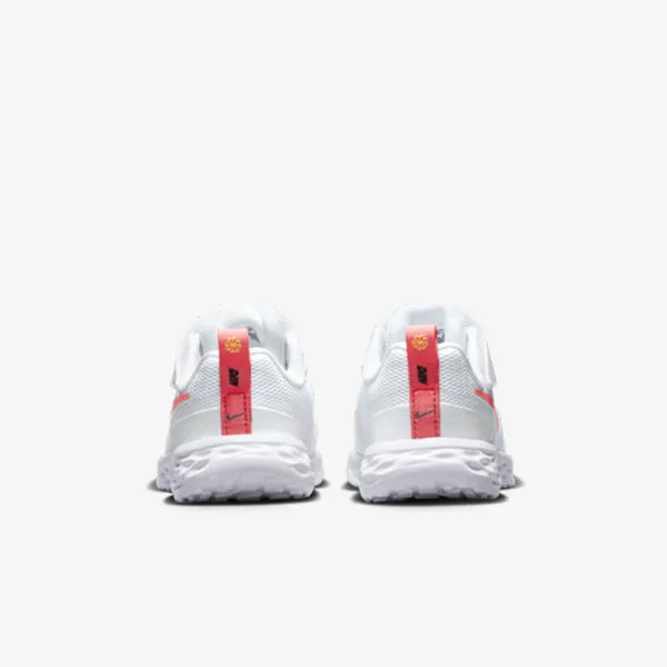 NIKE Revolution 6 