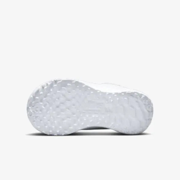 NIKE Revolution 6 