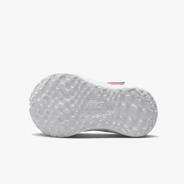 NIKE Revolution 6 