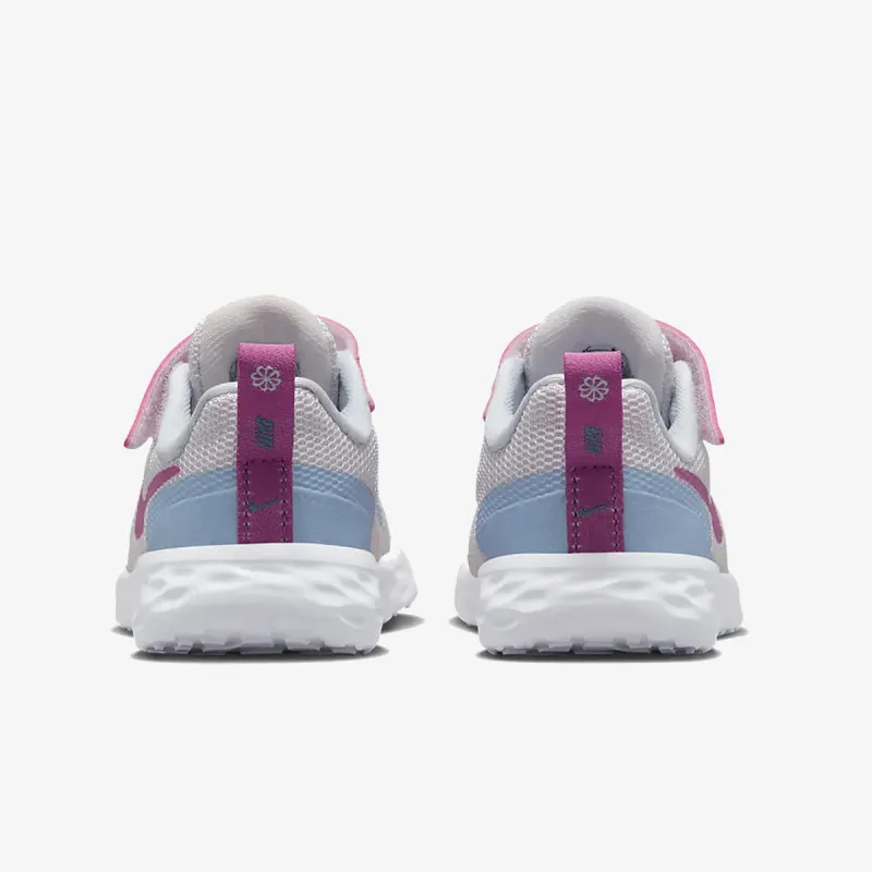 NIKE Revolution 6 