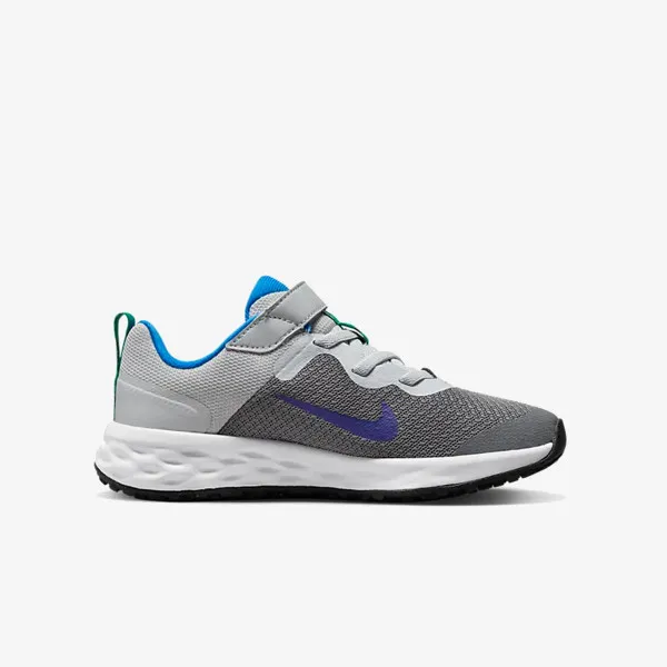 NIKE Revolution 6 
