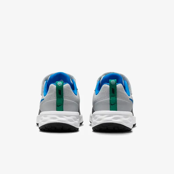 NIKE Revolution 6 