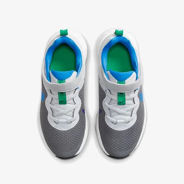 NIKE Revolution 6 