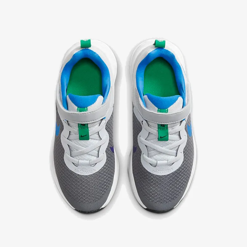 NIKE Revolution 6 