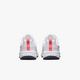 NIKE Revolution 6 