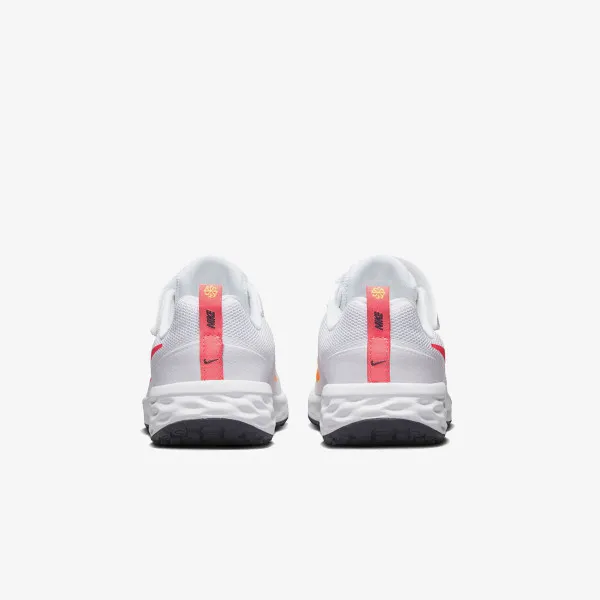 NIKE Revolution 6 