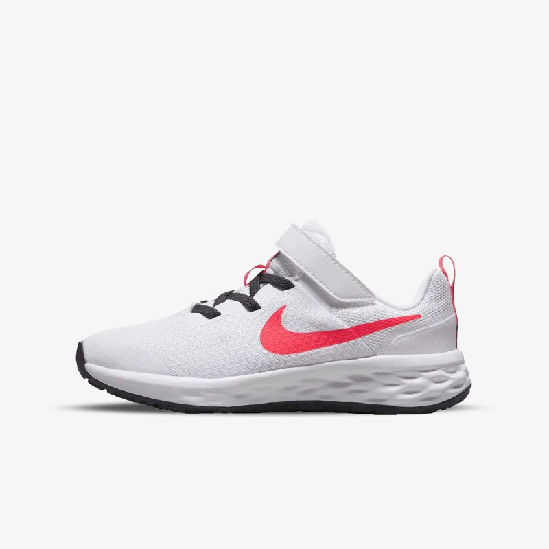 NIKE Revolution 6 