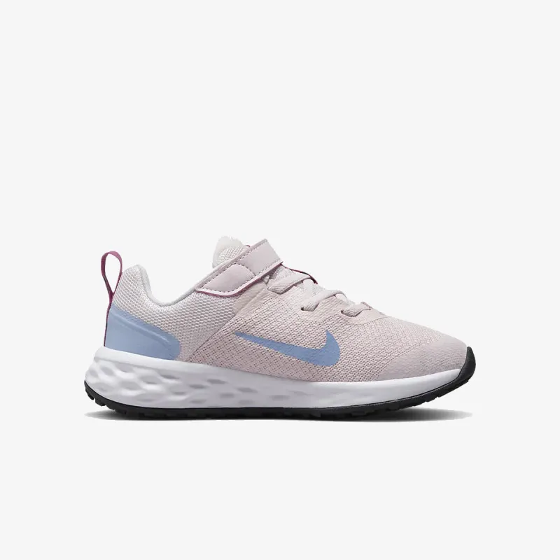 NIKE Revolution 6 
