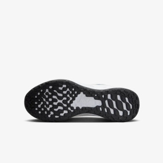 Nike Revolution 6 
