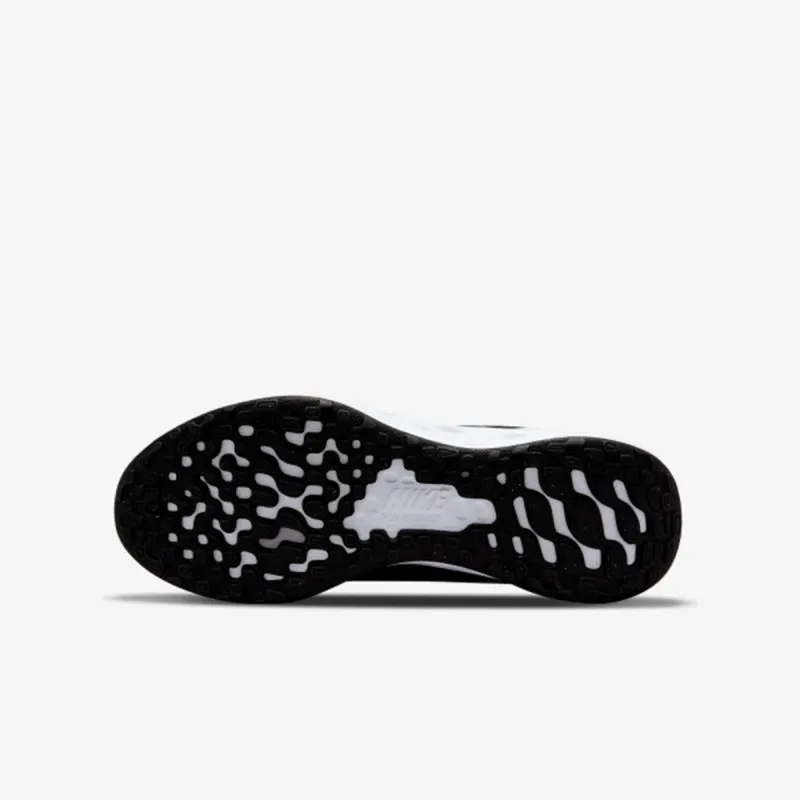 Nike Revolution 6 NN 