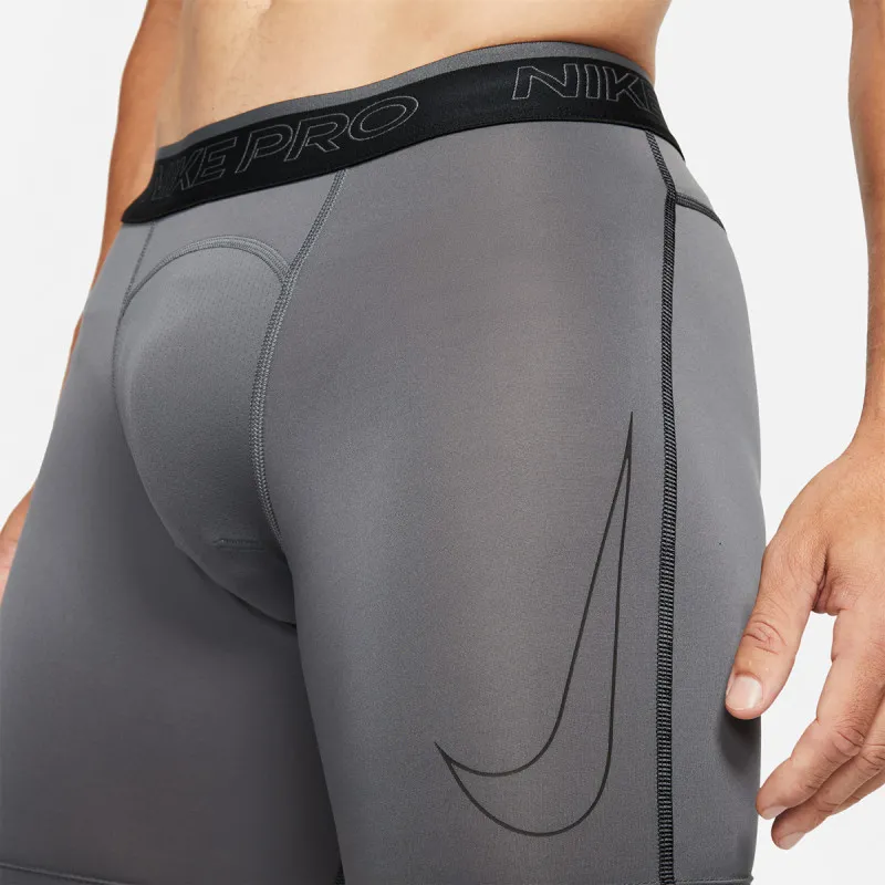 NIKE Pro 