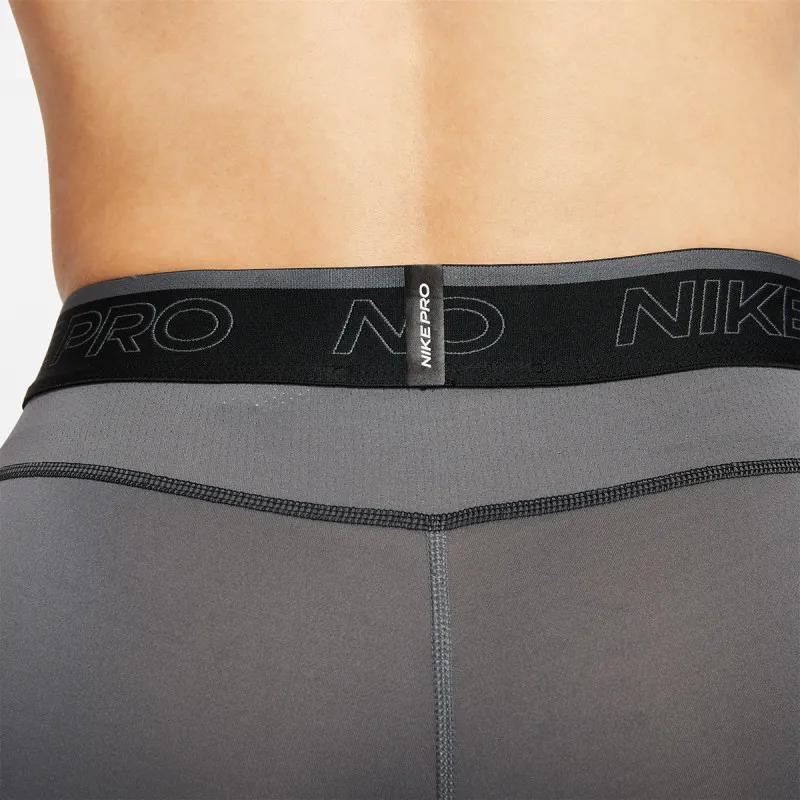 NIKE Pro 