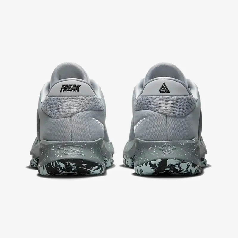 NIKE Zoom Freak 4 