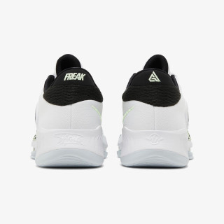 NIKE Zoom Freak 4 