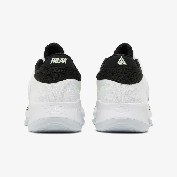 NIKE Zoom Freak 4 