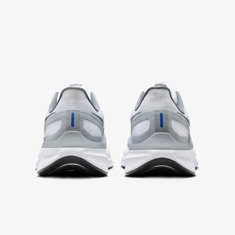 Nike Structure 25 