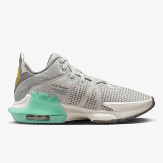 NIKE LeBron Witness 7 