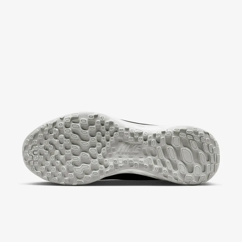 NIKE REVOLUTION 6 
