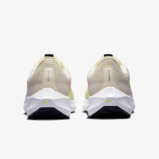 NIKE Air Zoom Pegasus 40 