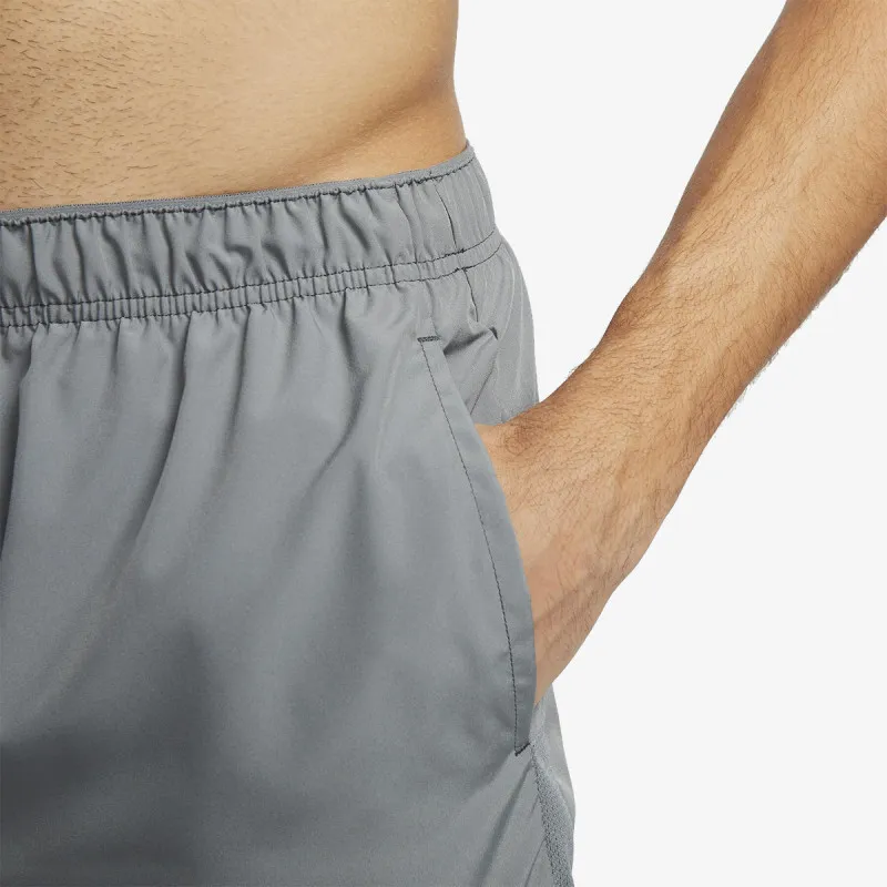 NIKE Dri-FIT Challenger 